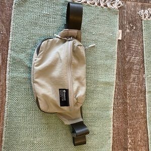 Lululemon Clean lines Belt Bag